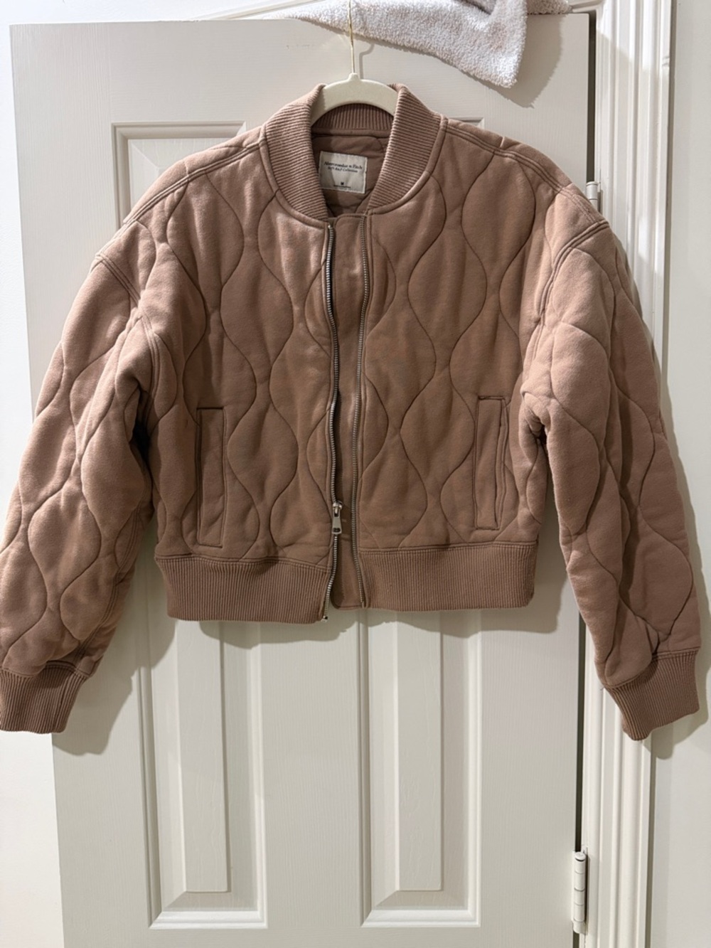 Abercrombie & Fitch Quilted Bomber Jacket in Taupe